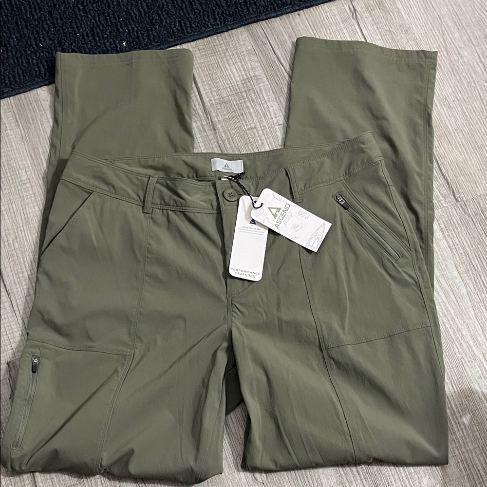 Ascend Women’s Sage Cargo Pants